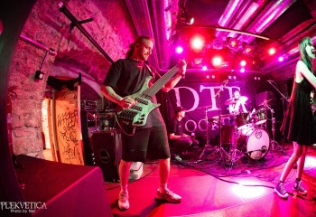 Connector - Photo by Natalie