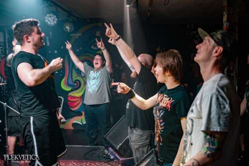 Oral Fistfuck - Photo by Natalie