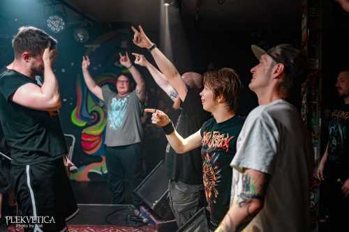 Oral Fistfuck - Photo by Natalie